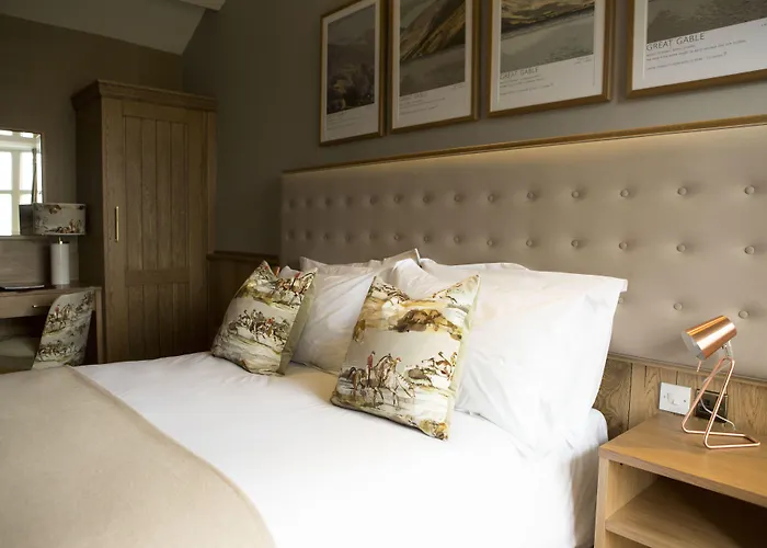 The Queen's Head Hotel 4*