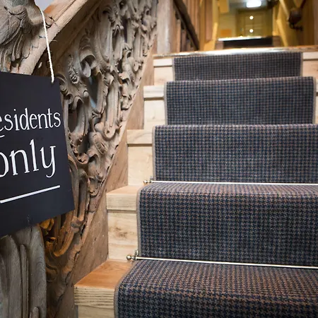 Отель The Queen's Head 4*