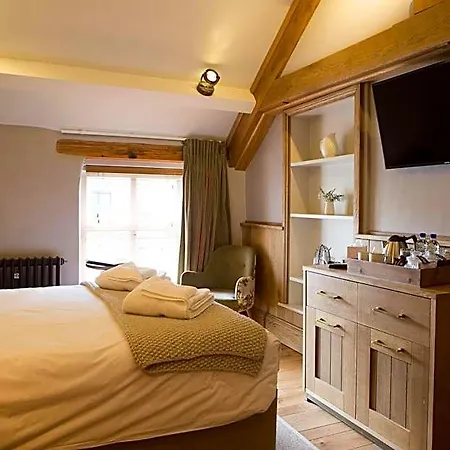 The Queen's Head 4*