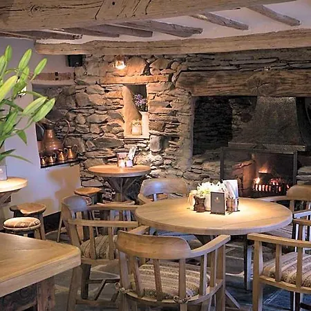 מלון The Queen's Head 4*