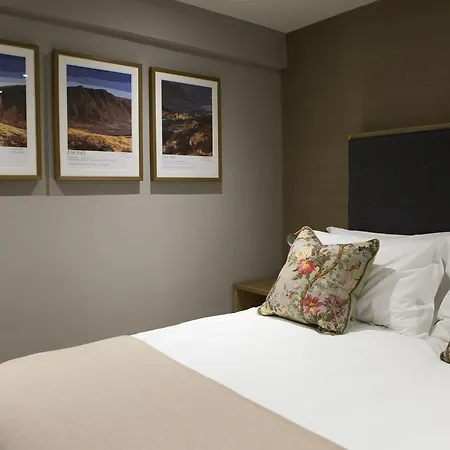 The Queen's Head Hotel 4*