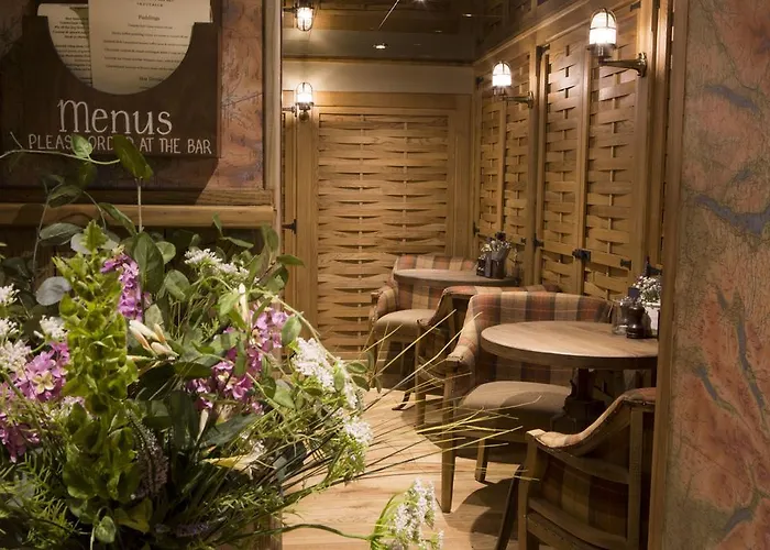 The Queen's Head Hotel 4*