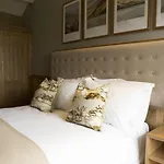 The Queen's Head Hotel 4*